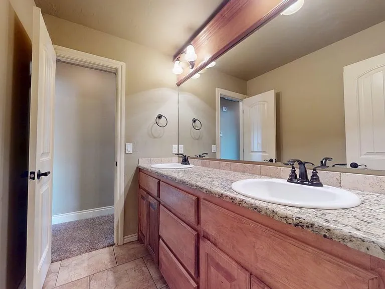313 Marilyn Glover Dr — Photo 2
