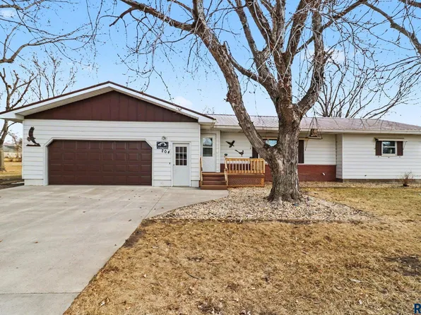 204 N Pleasant St, Howard, SD 57349