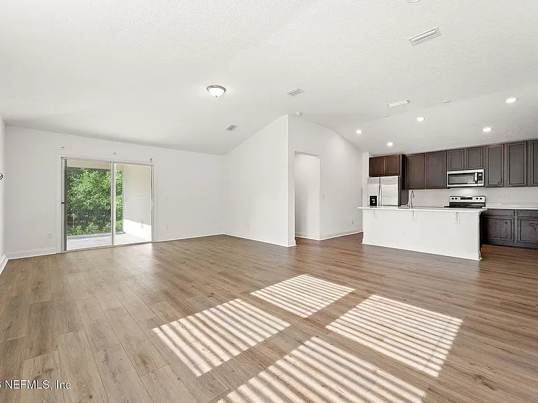 2907 Lucille Ln — Photo 7