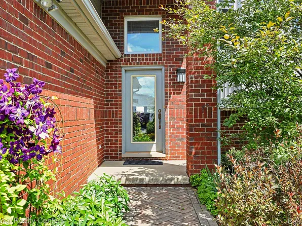 10368 Saint John Dr, Algonac, MI 48001