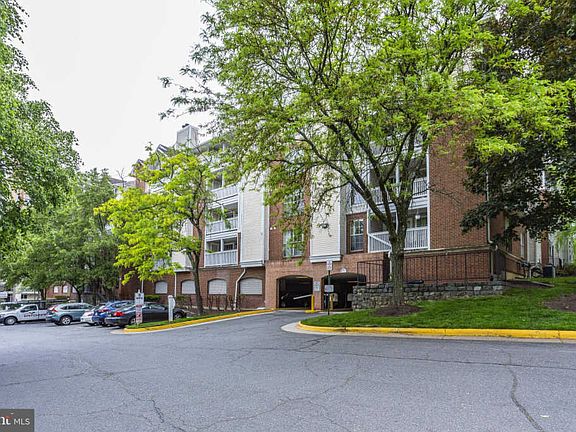 3rd image of 1504 Lincoln Way APT 327