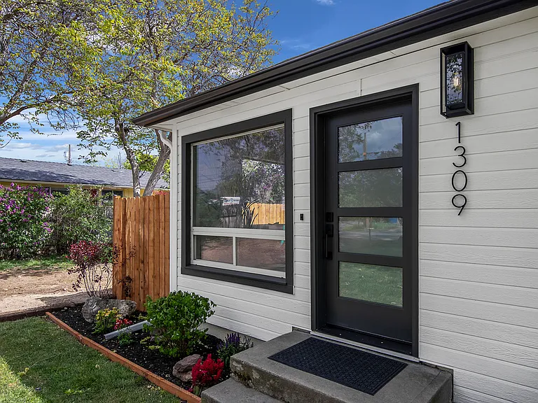 1309 W Melrose St — Photo 28