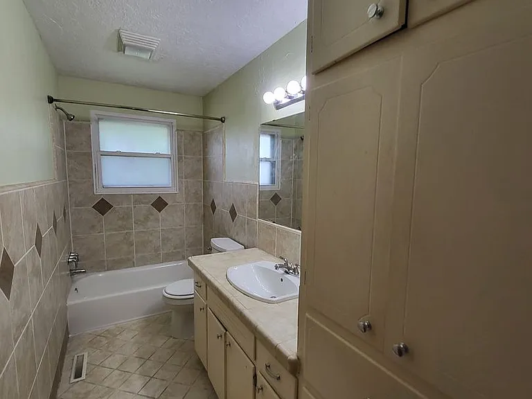 1417 Hollywood Ave — Photo 14