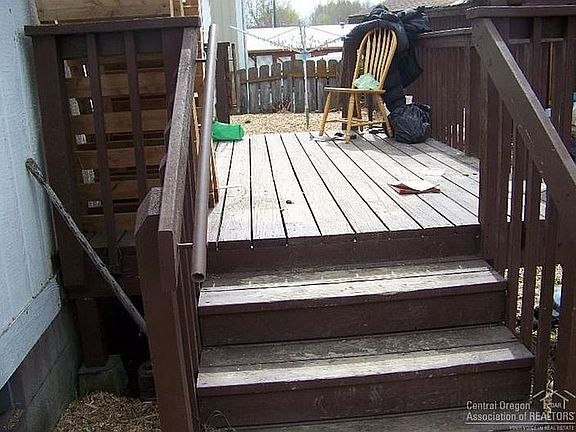 4th image of 1215 NW Locust St