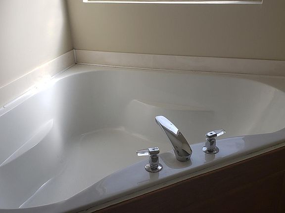 Master Garden Tub