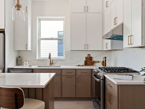 2nd image of 28-28A Swan Ave #Ph