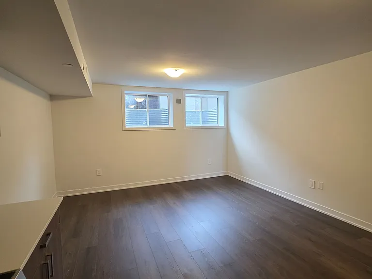 28 Green Gardens Blvd #BASEMENT — Photo 3