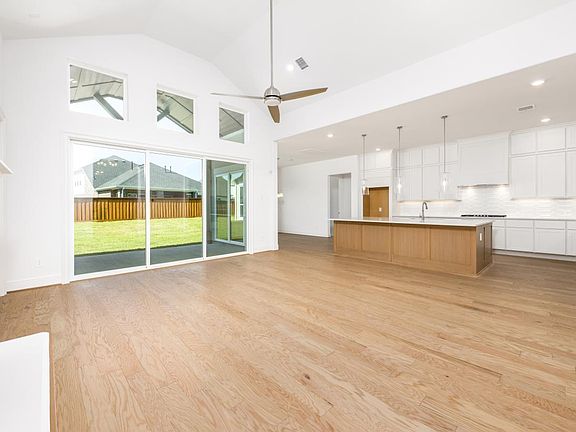 4th image of 28261 Woodley Dr