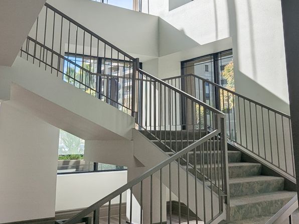 240 E Verdugo Ave APT 422