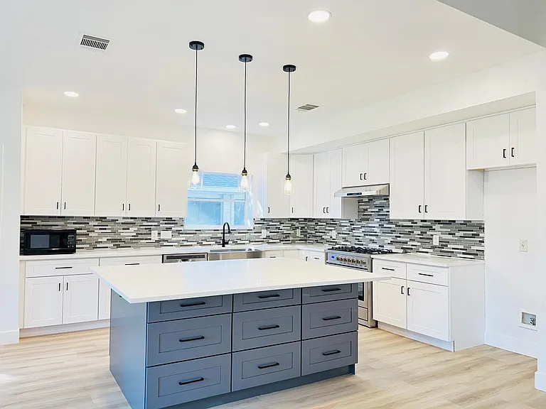 8021 Luling Ln — Photo 1