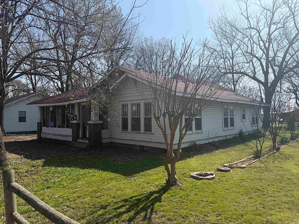 2nd image of 509 SE 2nd St