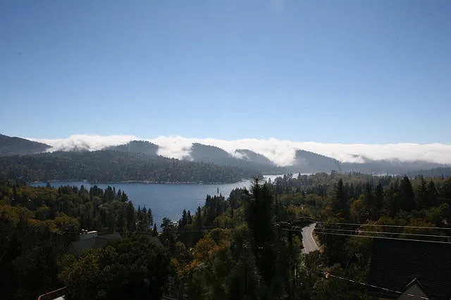 4 bed, 3.5 bath, 3100 sqft, $5,200 — Photo 3