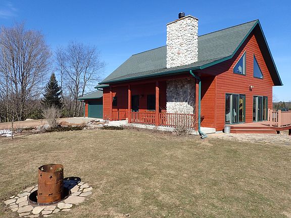 Large front yard w/firepit