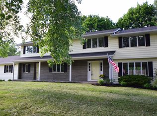 30 Tuxford Rd, Pittsford, NY 14534