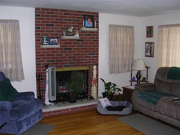 3rd image of 21 Marblehead Ave