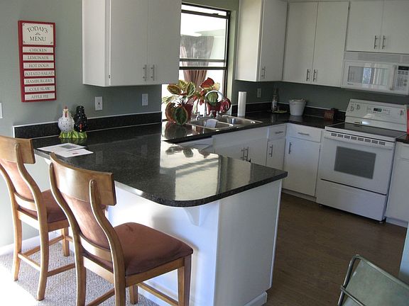 3rd image of 324 190th St E