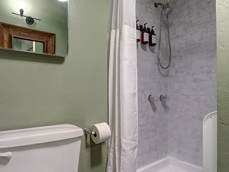 2807 Willow Creek Rd — Photo 11