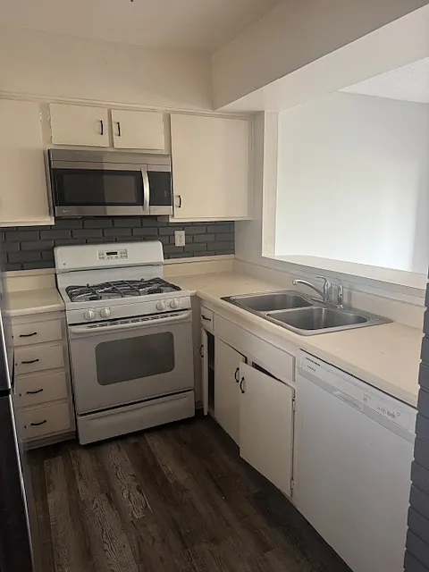 2 bed, 976 sqft, $1,250 — Photo 2