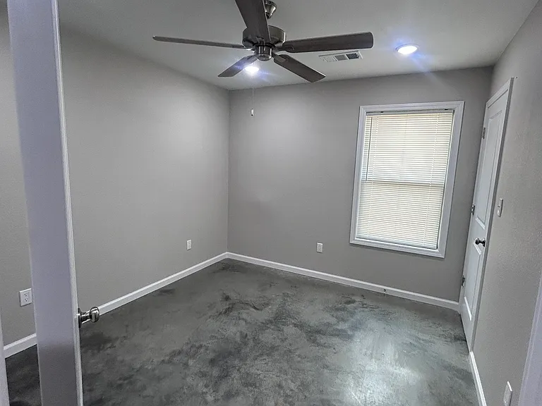 305 Dallas Ave — Photo 4