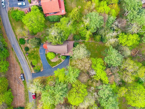 3rd image of 179 Mountaineer Way