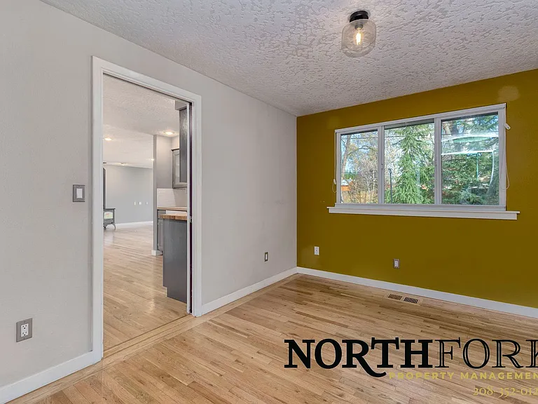 2426 N Redway Rd — Photo 6