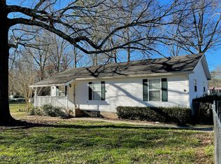 121 Holly Dr, Dalton, GA 30721