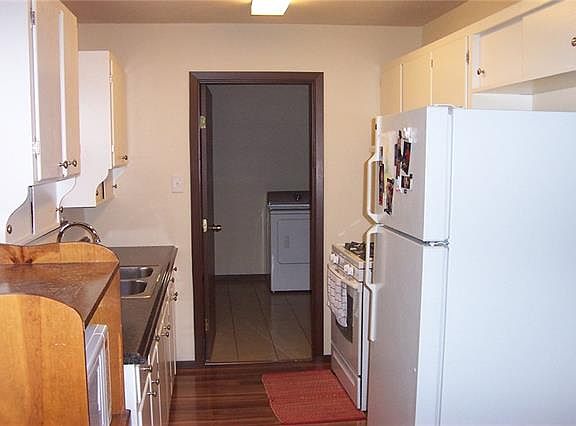 4th image of 853 N Crosby Ave