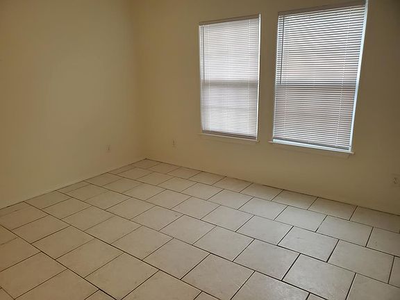 5th image of 1112 S Ann St