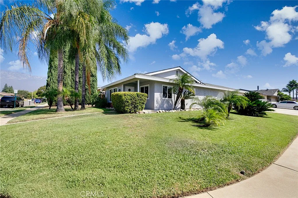 3 bed, 1256 sqft, $3,800 — Photo 2