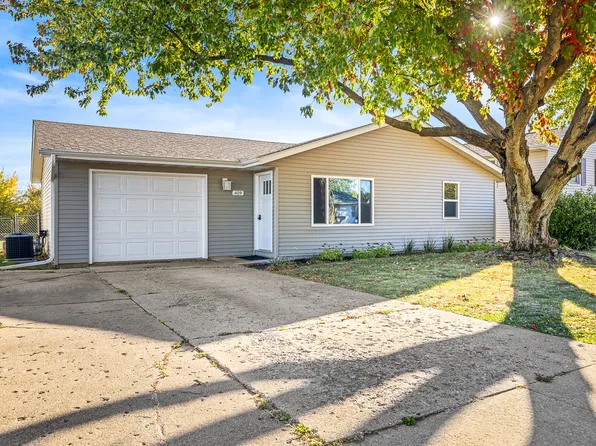 409 E 26th St, Sterling, IL 61081
