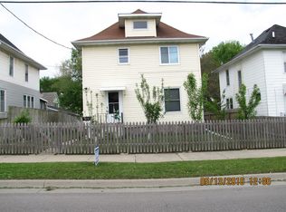 1012 W 11th St, Waterloo, IA 50702