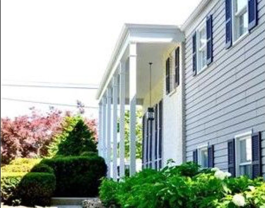 2nd image of 3210 Lord Byron Dr
