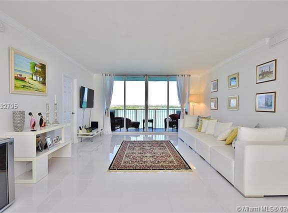 4th image of 10350 W Bay Harbor Dr APT 8R