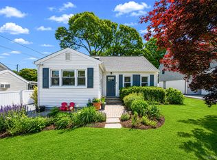 7 Spruce Dr, East Northport, NY 11731