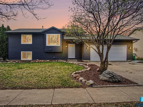 617 S Hickory Ln, Harrisburg, SD 57032