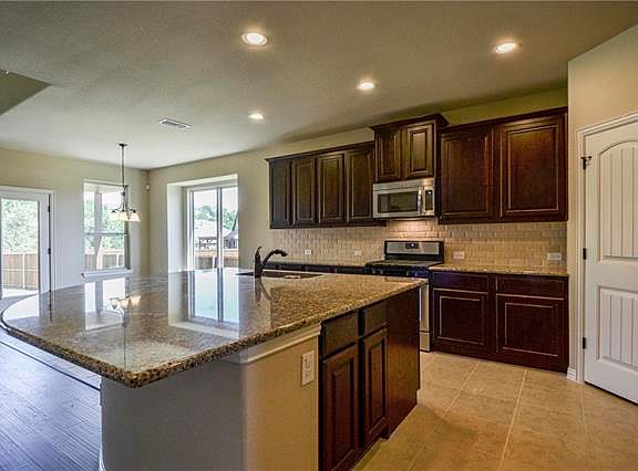 3rd image of 106 Queensgate Dr