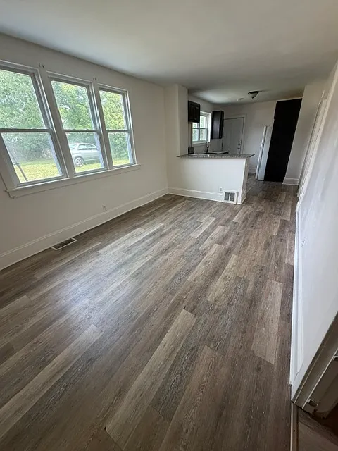 2 bed, $1,200 — Photo 3