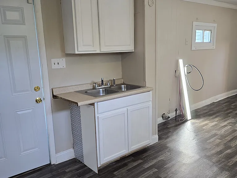 1038 Middle St — Photo 8