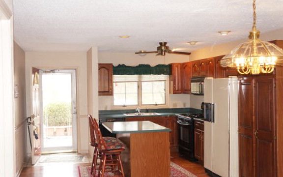 2nd image of 698 Thompson Dr