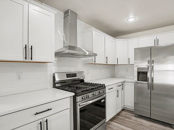 5th image of 1203 Lilac Dr