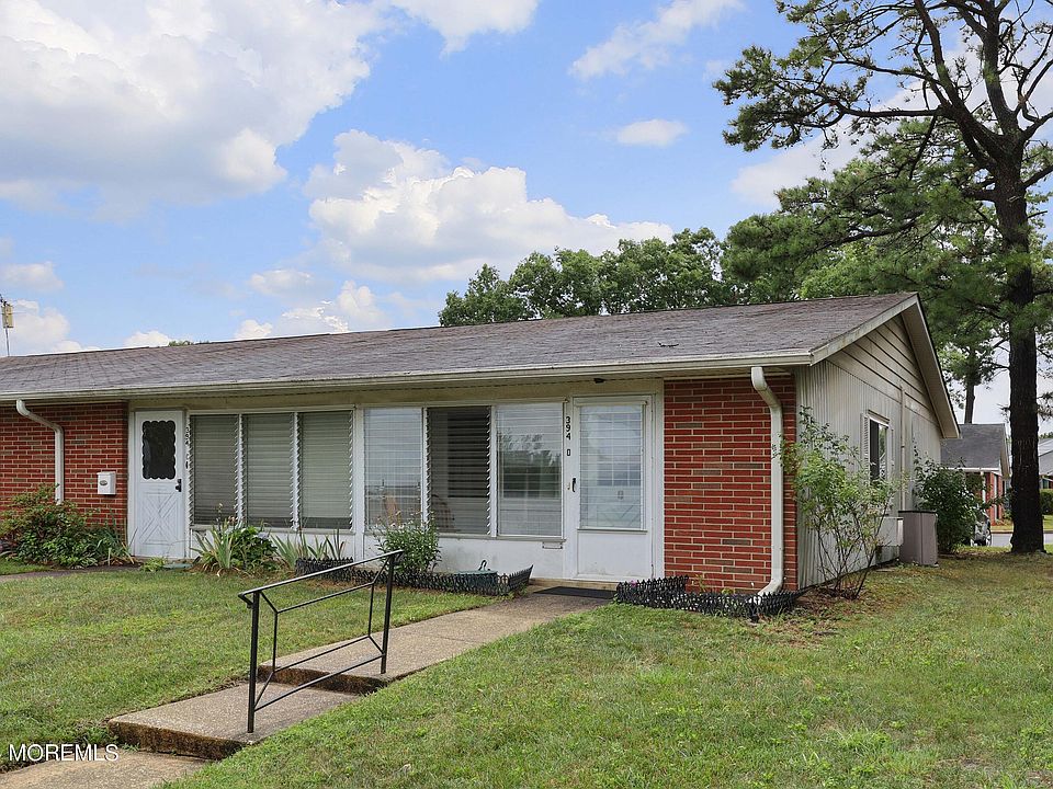 1st image of 394D Chesterfield Court #1004