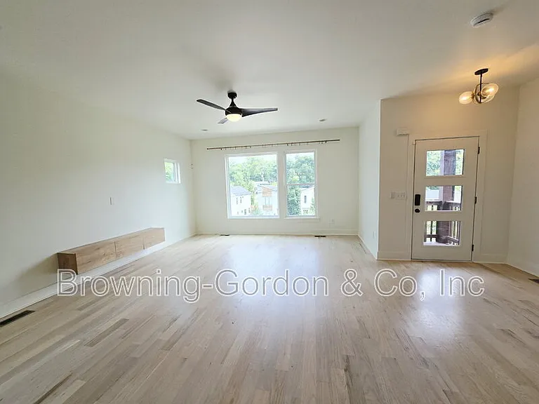 3209 Curtis St — Photo 5