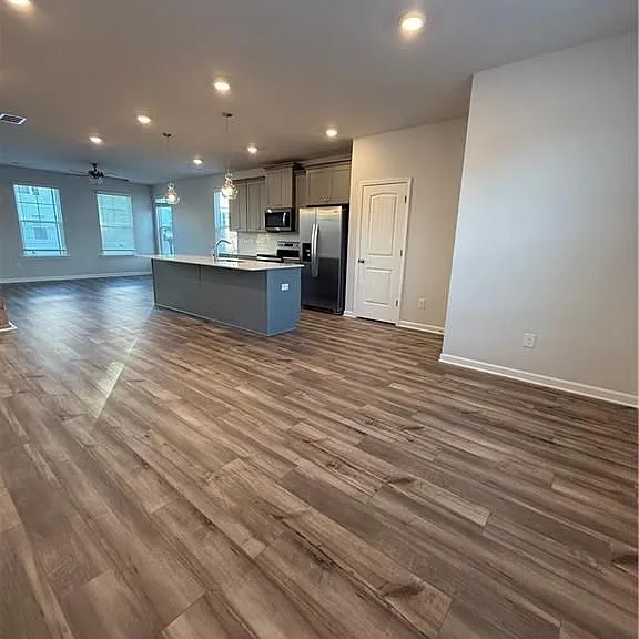3203 Bateman Dr — Photo 5