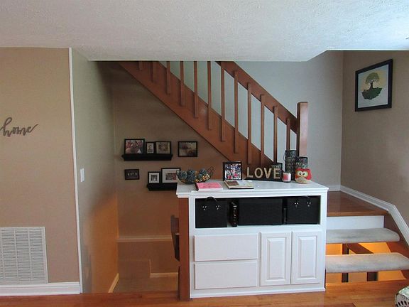 5th image of 23 Nicolson Cir #H2