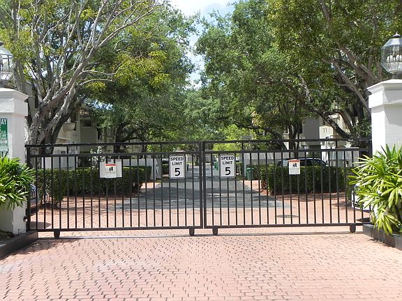 No. Pinecrest Private Comm.