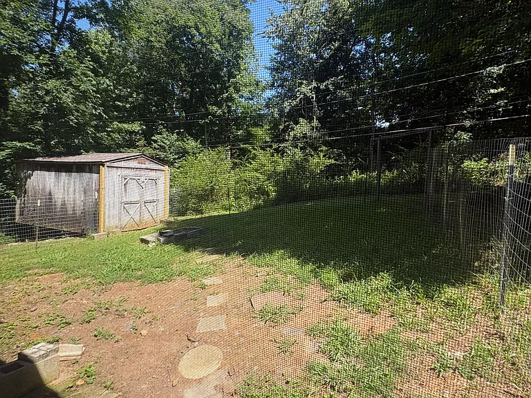 890 Locust Dr — Photo 10