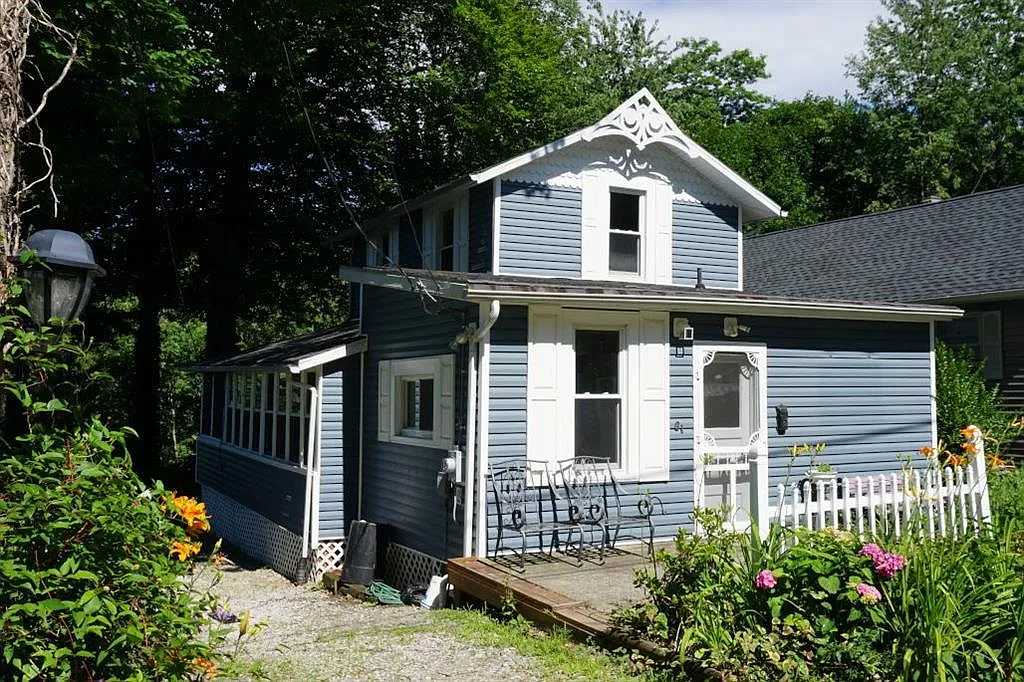 61 Hilltop Rd photo 1