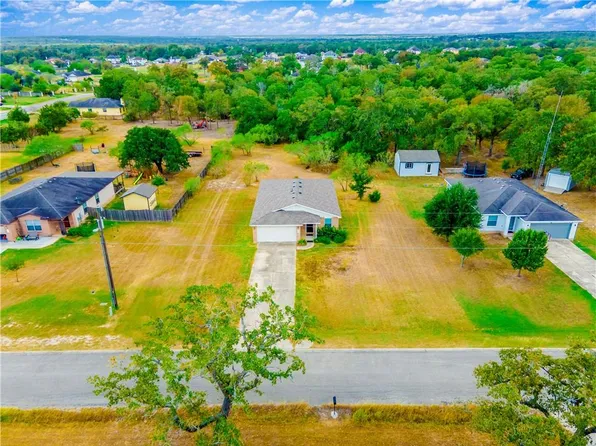 415 McDonald Ln W, Cedar Creek, TX 78612