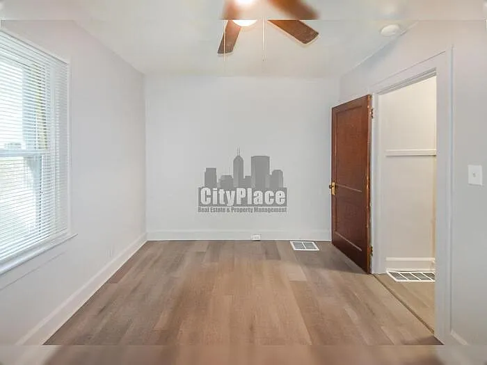 1465 W 34th St — Photo 13