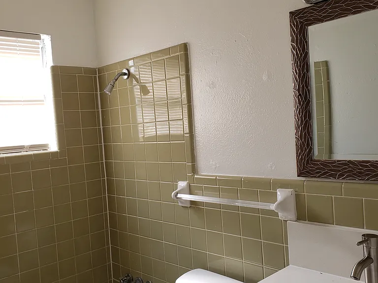 1203 N College St — Photo 11